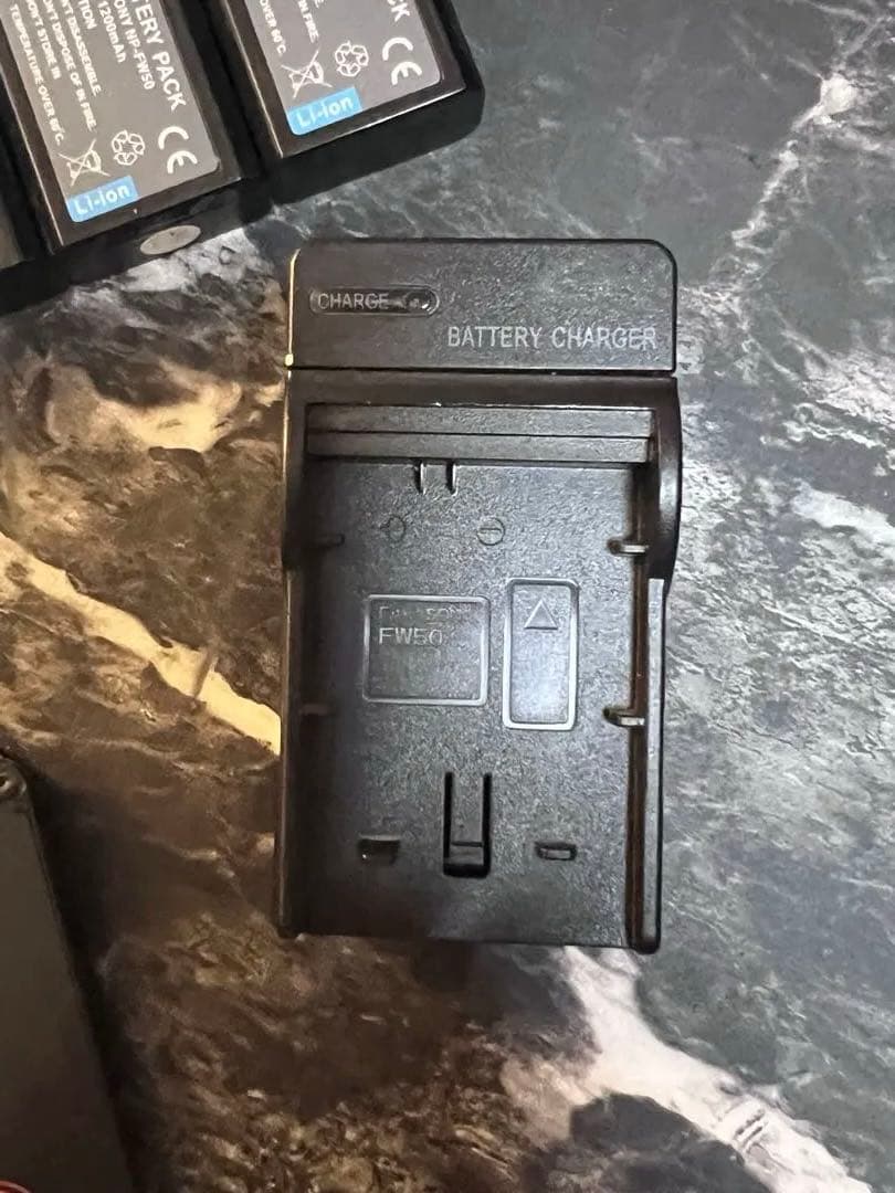 SONY NEX-5Rホワイト 一眼レフカメラ　バッテリー×4　自撮りスイッチ等