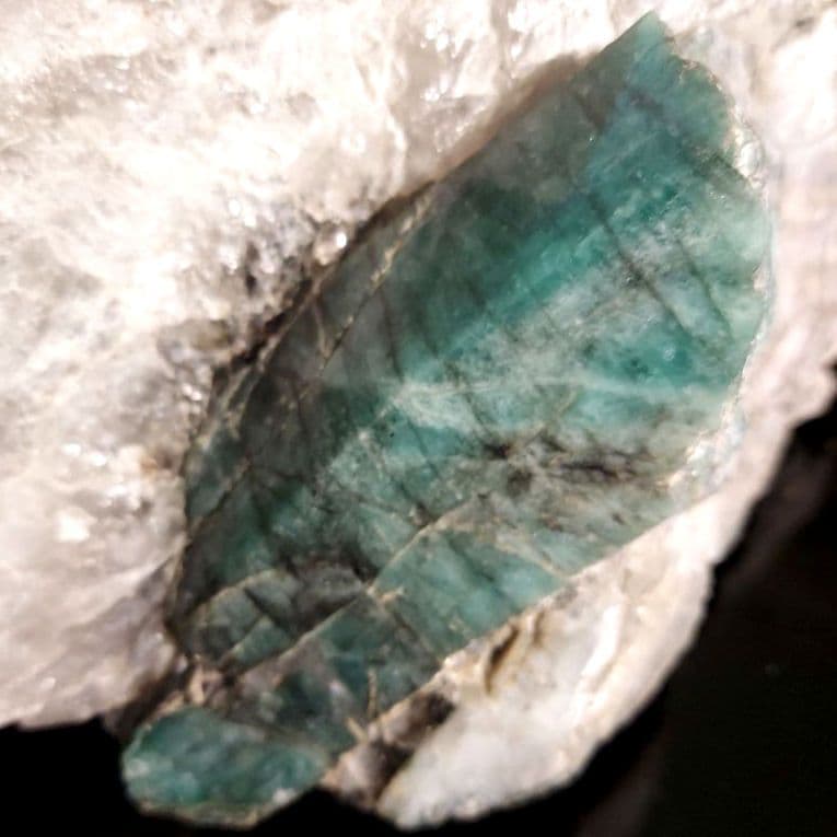 ド迫力！レア！！エメラルド原石 約3.5㌔ 91