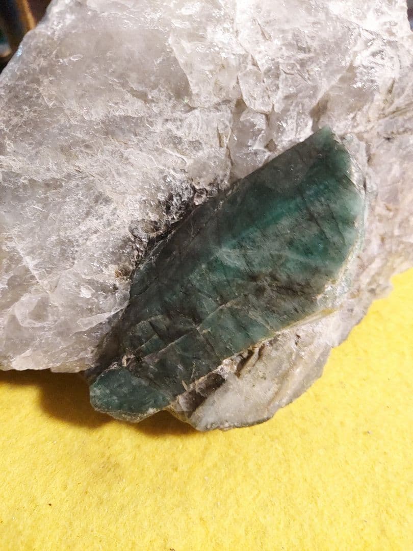 ド迫力！レア！！エメラルド原石 約3.5㌔ 91