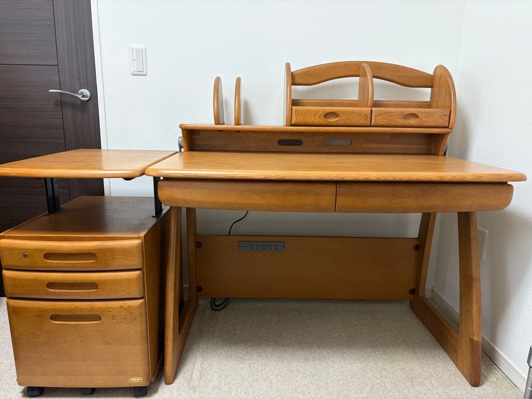 ①Maruni学習机(ワゴンとのセットのうち机部分)