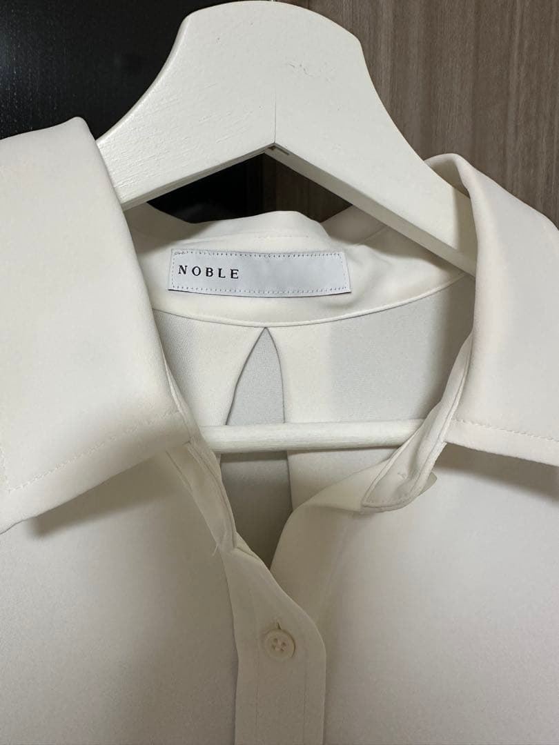 【美品】NOBLE ホワイト 長袖シャツ