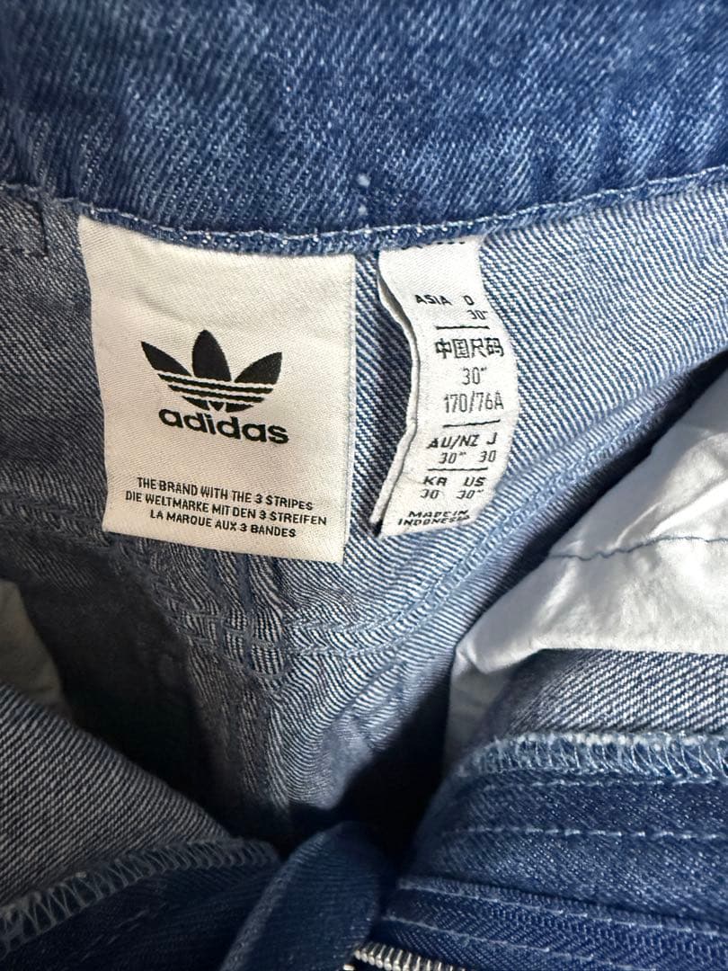 adidas ストライプデザイン デニムパンツ