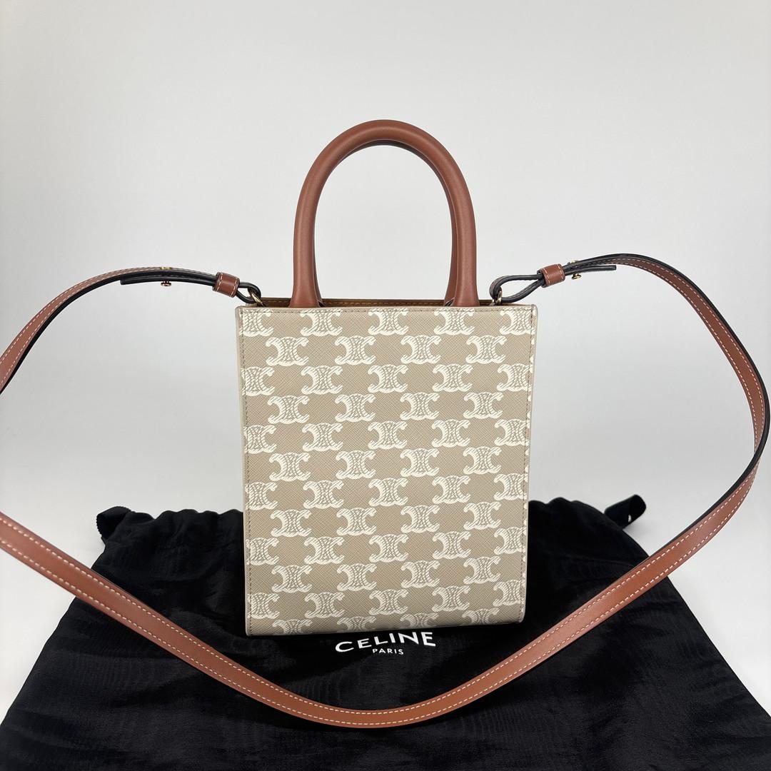 新品未使用 セリーヌ トリオンフ バーティカルカバ ショルダーバッグ レディース