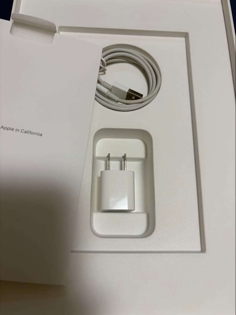 Apple iPad 第8世代 32GB SIMフリー ブラック　タブレット