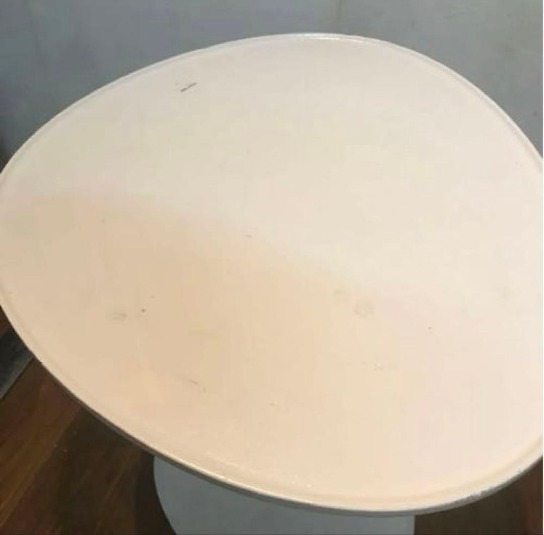 美品　鉄製　ホワイト　サイドテーブル　anna chen デザイン　ナイト