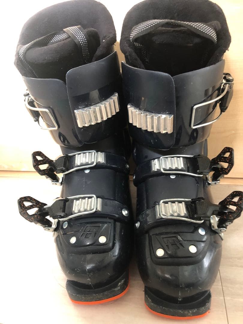 ドイツブランドのフォルクル　バインディング付きスキー板 とブーツのセット