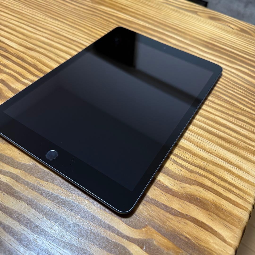 iPad 第8世代 32GB Wi-Fi +Cellular SIMフリー