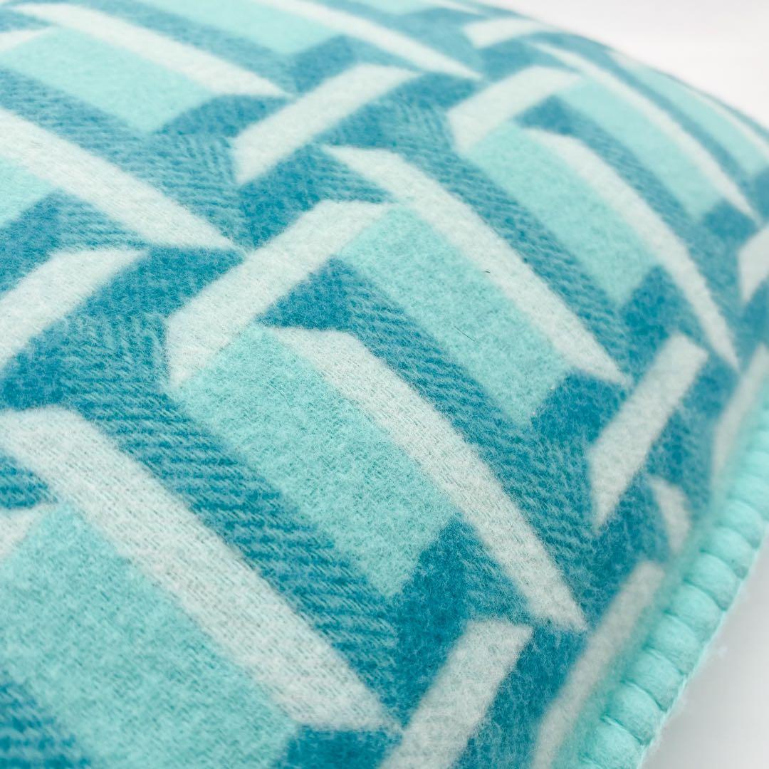 新品同様 ティファニー クッション Tトゥルー ウールカシミヤ