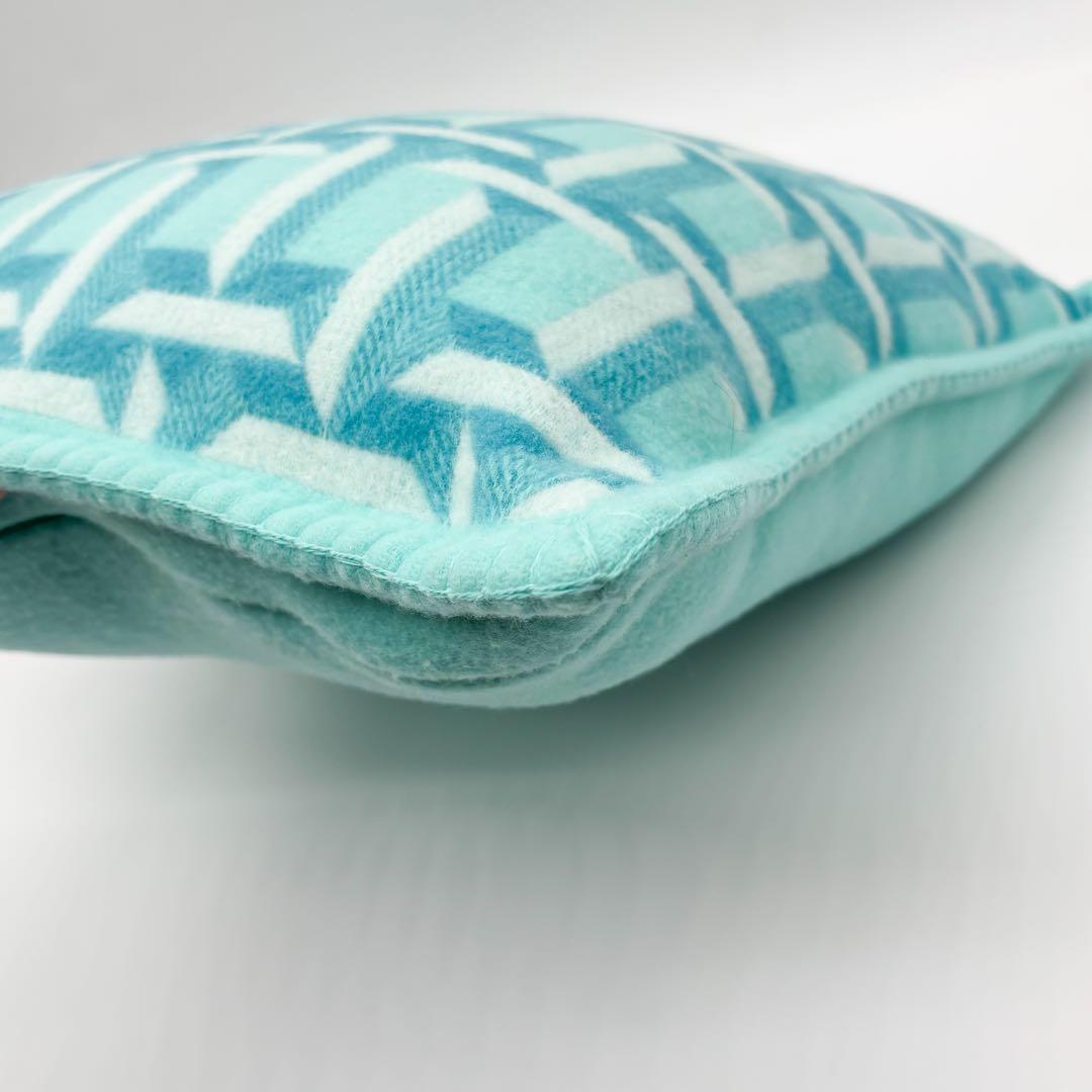 新品同様 ティファニー クッション Tトゥルー ウールカシミヤ