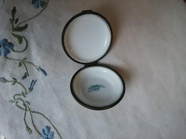 リモージュ　飛行船　小箱　ピルケース