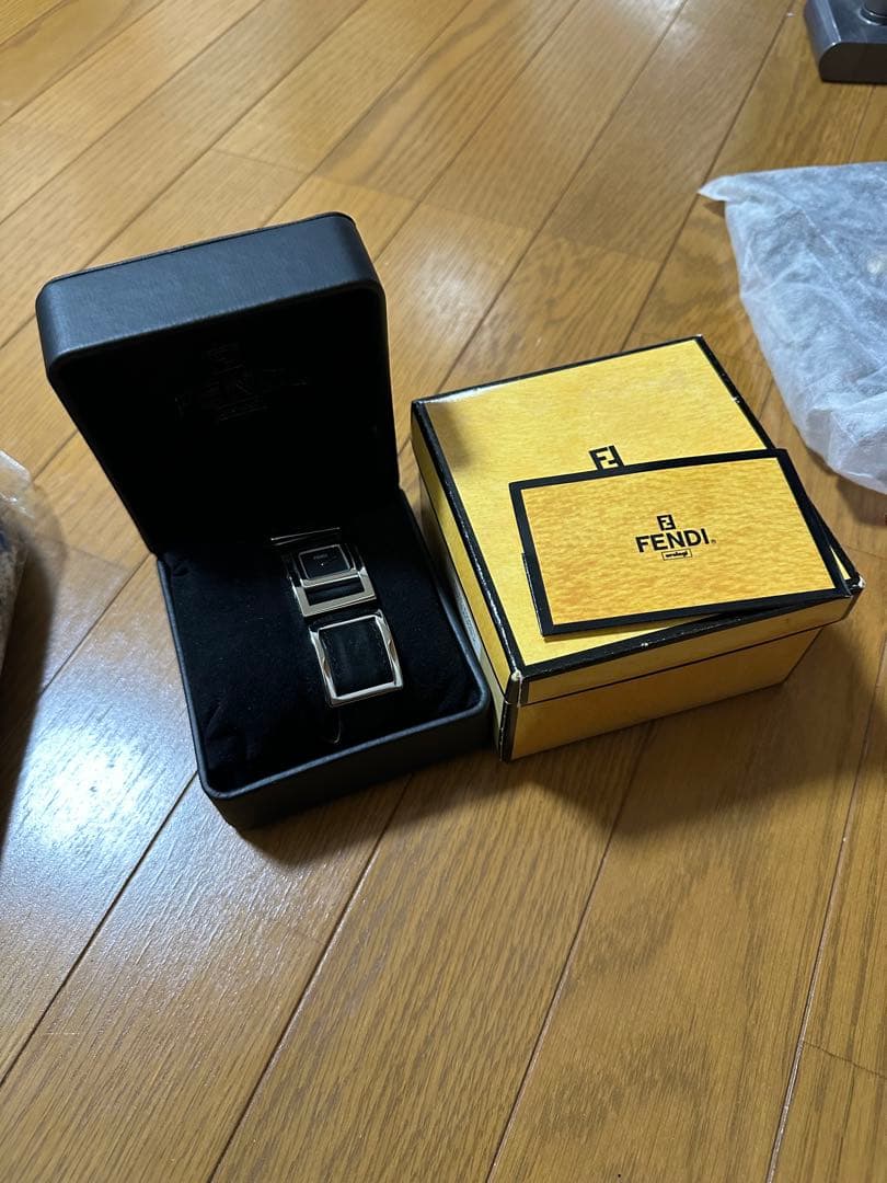 FENDI シルバー ブラック 時計
