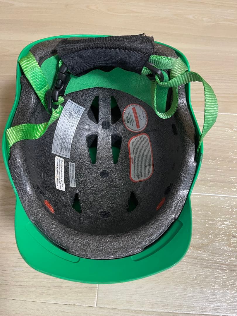 Burton 子供用スノーボードウェア 緑色葉柄