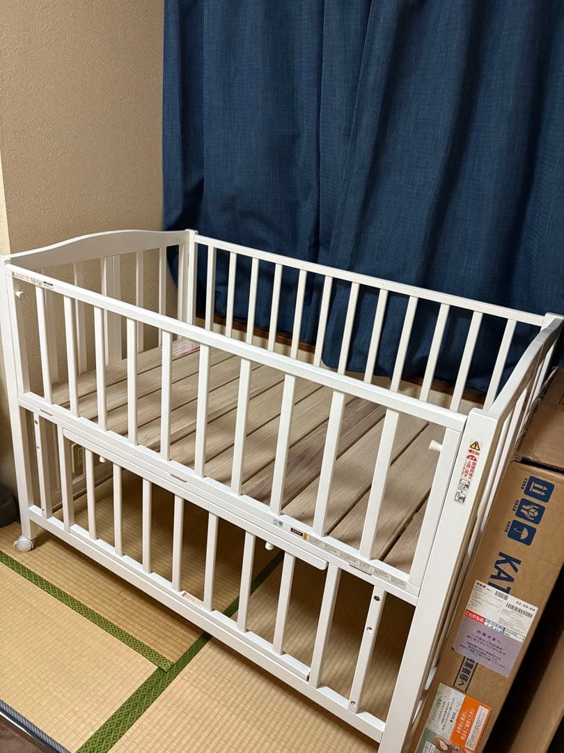 カトージ　ベビーベッド　折りたたみ　ホワイト　レギュラーサイズ