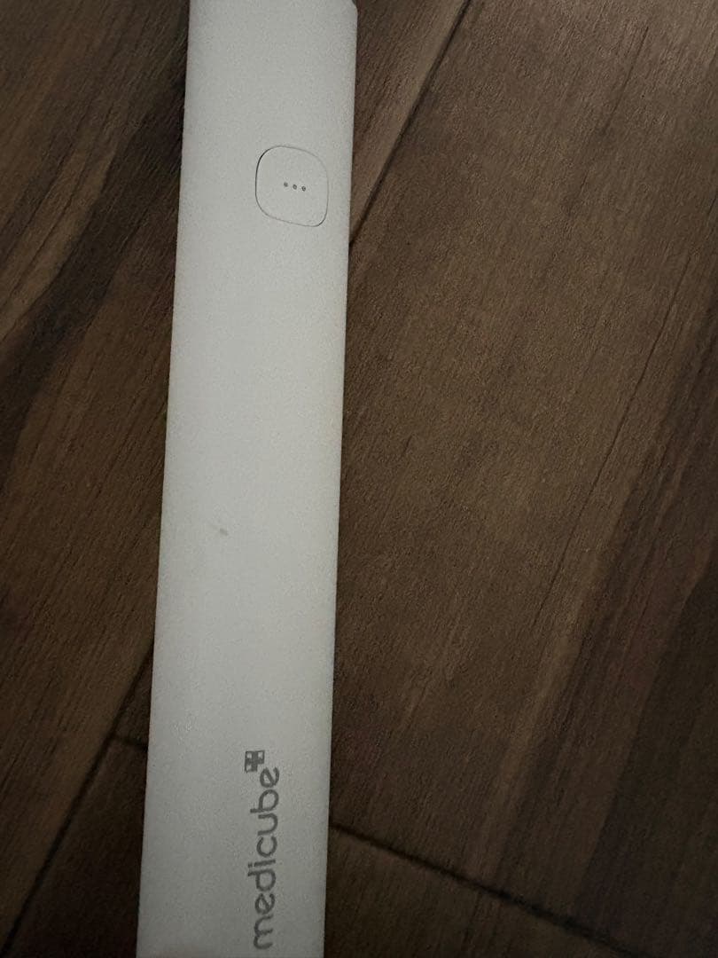 medicube スティック型美顔器 ホワイト