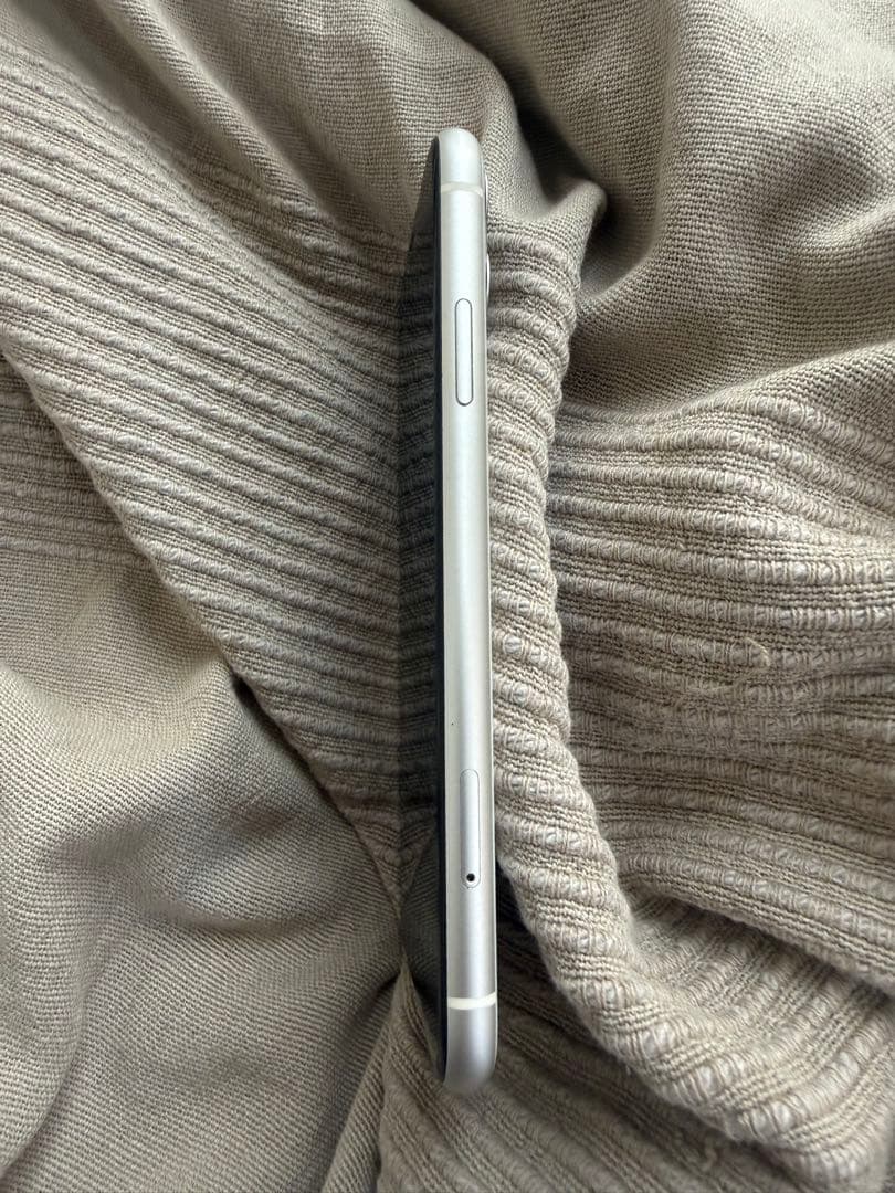 美品　iPhone 11 SIMフリー　ホワイト256GB おまけ付き