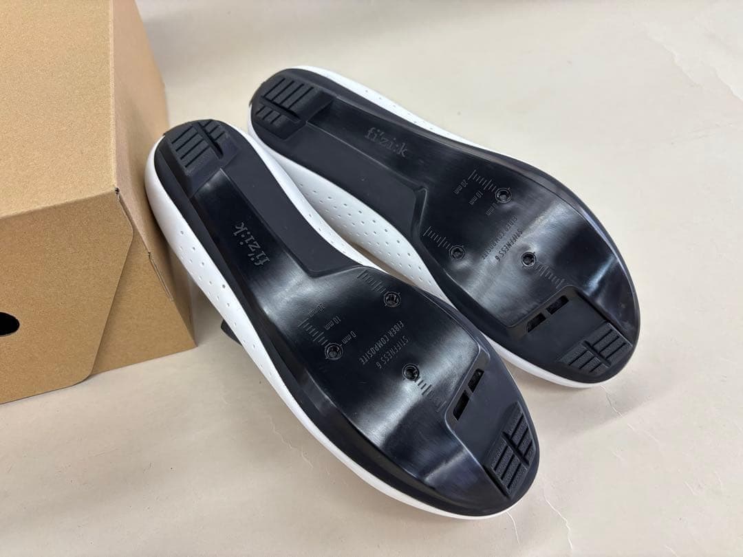 253【新品・未使用】フィジーク　fizi:k　VENTO OMNA　サイズ42