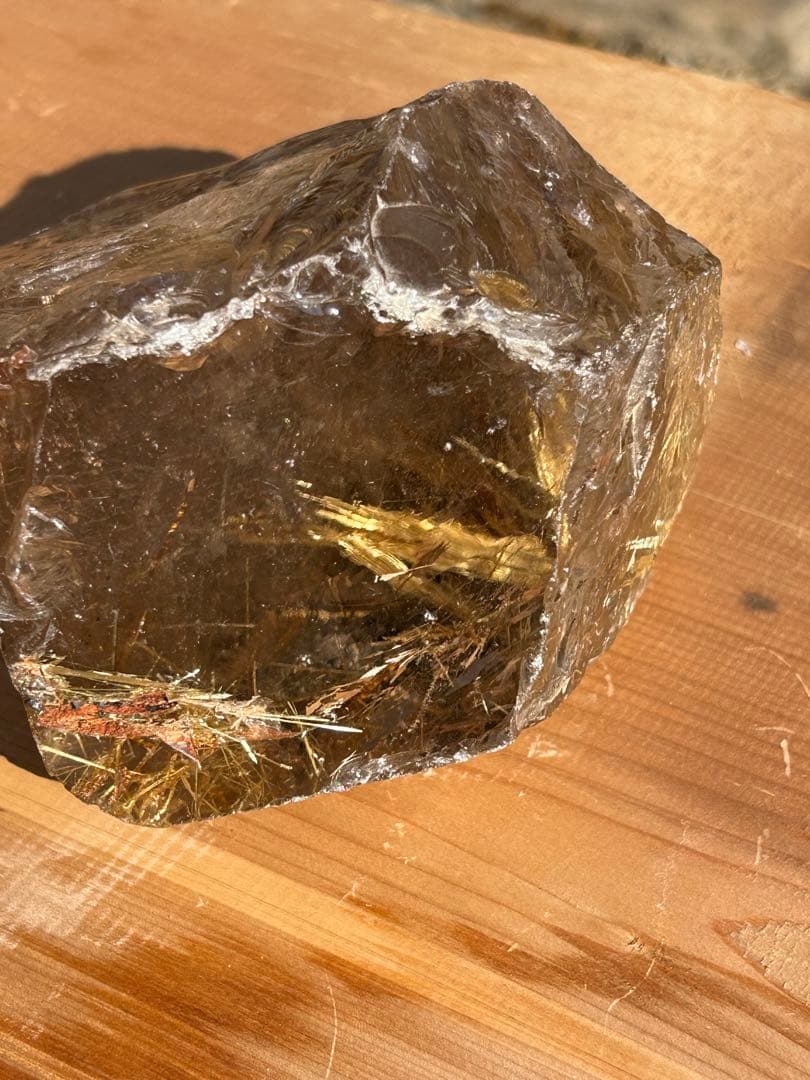 スモーキー太陽ルチルクォーツ天然石レインボー入　西に金運を