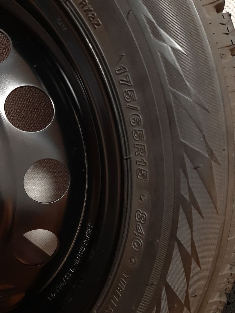 2023年製ブリジストン スタッドレス 175/65R15 4本 千葉近郊手渡可