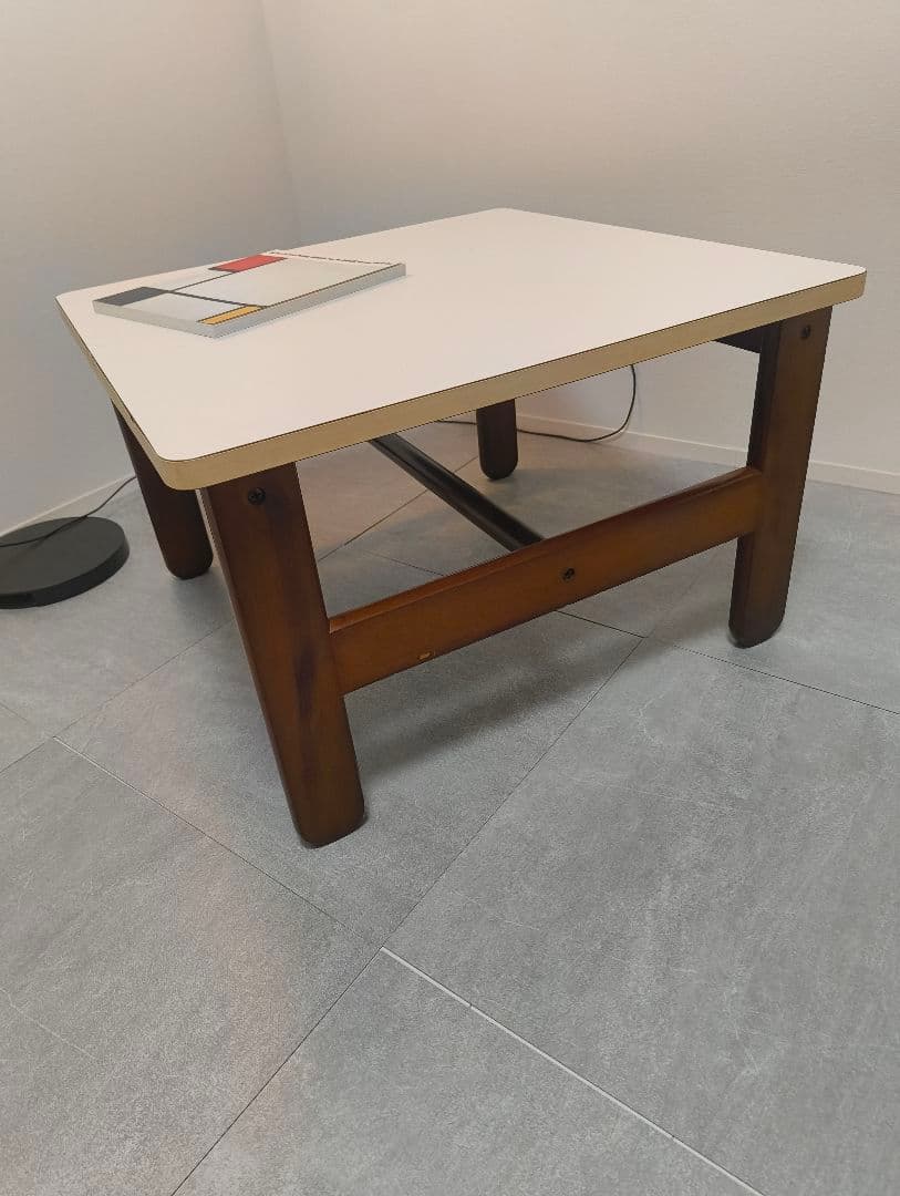 ヴィンテージ　レトロ　ミッドセンチュリー　スクエアコーヒーテーブル　木製　白天板