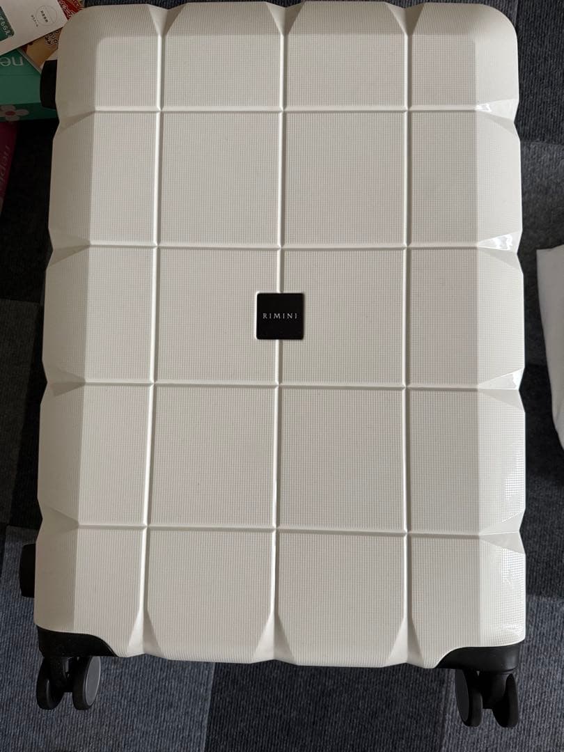 RIMINI （ワールドトラベラー）ホワイトスーツケース 中型 4輪