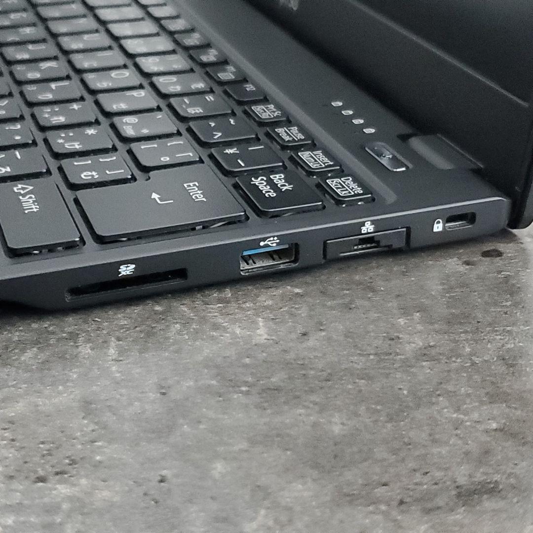 富士通 FMV LIFEBOOK 13.3型 ノートPC