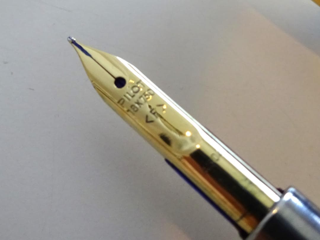 小っちゃい字書くのにおすすめ☆キャップレス万年筆　18K　細字　グレー