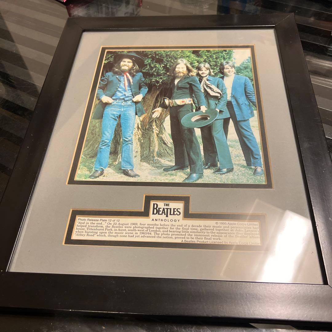 ビートルズ　額縁のポスター
