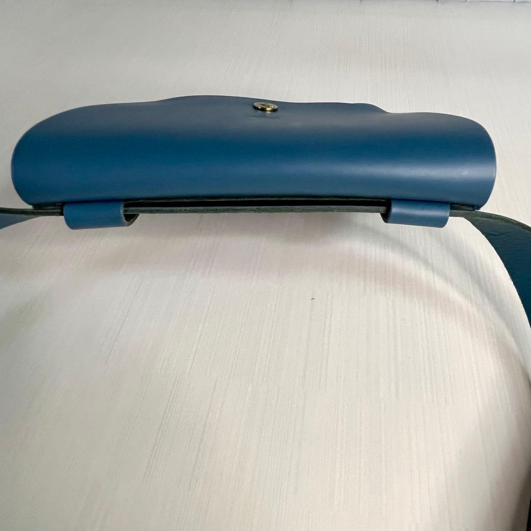 IL BISONTE カウハイド レザー ボディバック　ウエストバッグ　ブルー