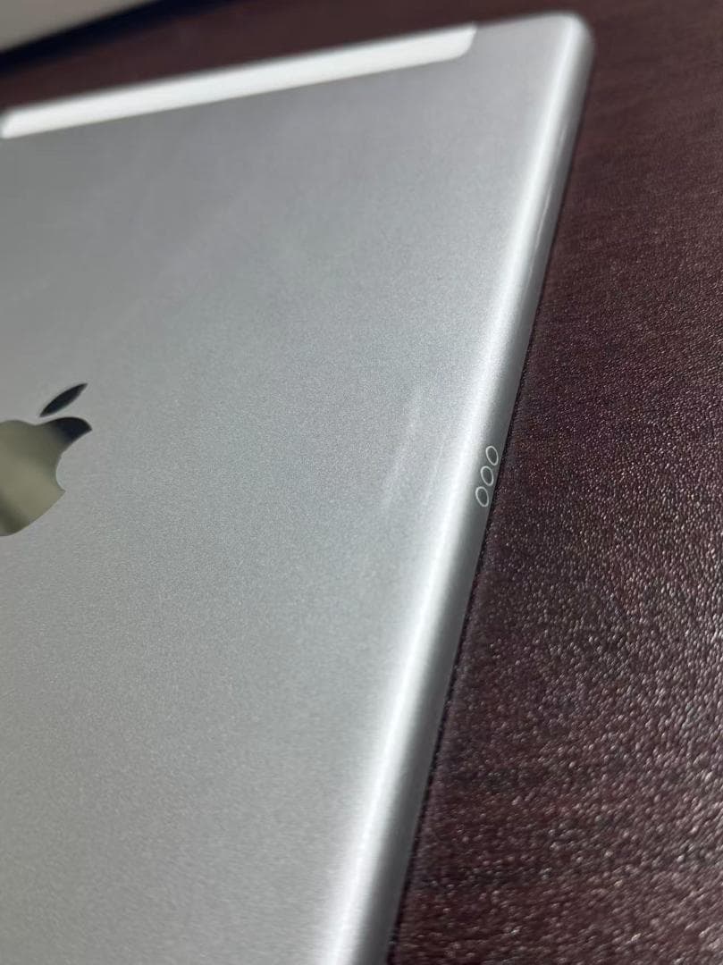 iPad　8世代　128GB　Wi-Fi + Cellular