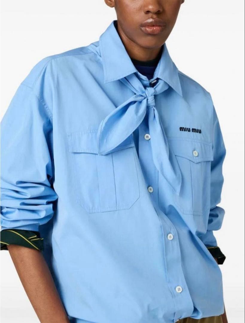 【試着のみ】MIUMIU 胸ロゴ スカーフ付　ポプリン シャツ ブルー