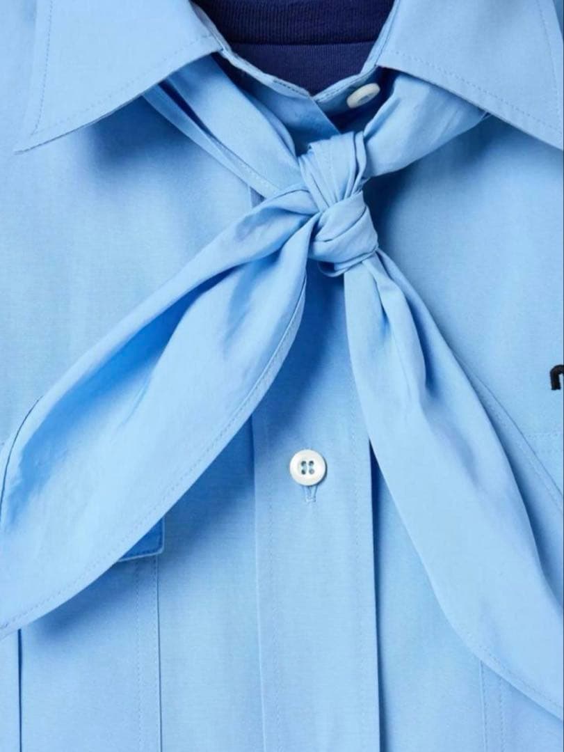 【試着のみ】MIUMIU 胸ロゴ スカーフ付　ポプリン シャツ ブルー