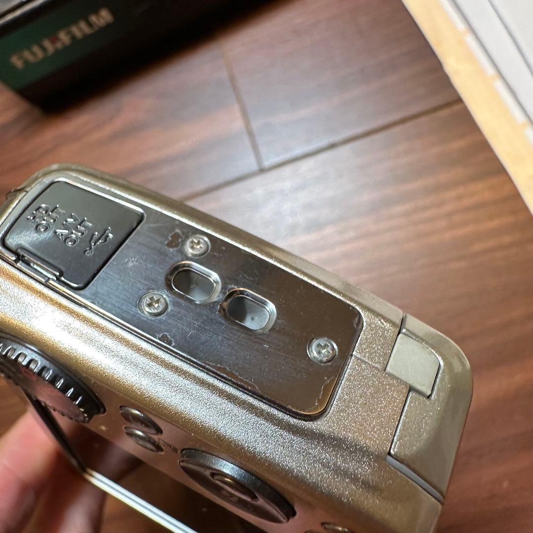 FUJIFILM FinePix F200 EXR デジカメ ほぼ新品 5335