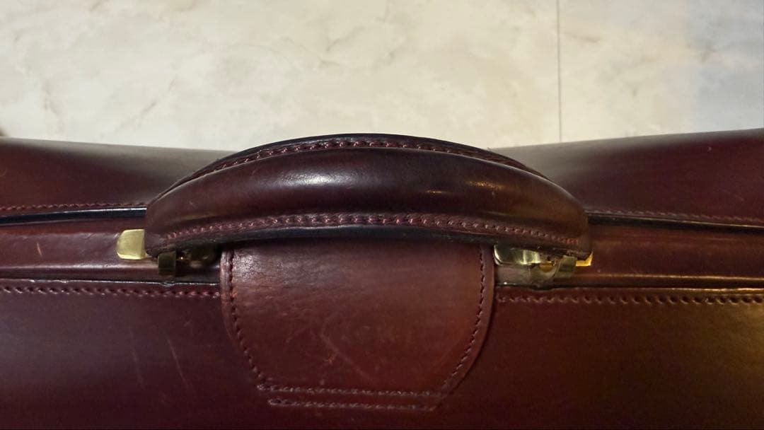 点検整備済み！　万双 三つマチダレスバッグ ブライドルレザー 限定色　ボルドー