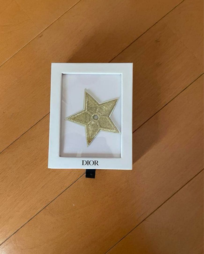 Dior 星型ブローチ 金色