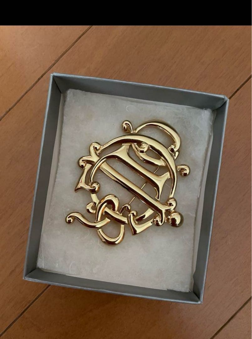 Dior 星型ブローチ 金色