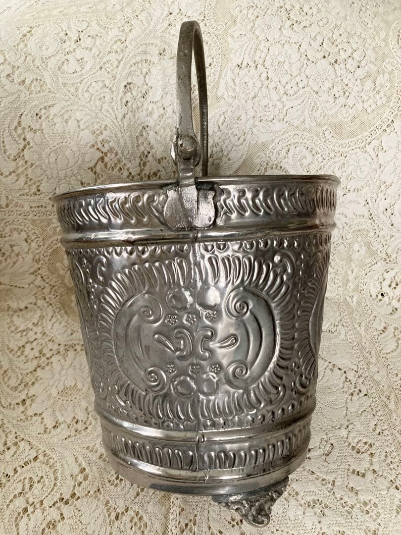 再値下　英国ヴィンテージ　味わい&存在感♪ブリキ打出し装飾インテリアバケツ　難有