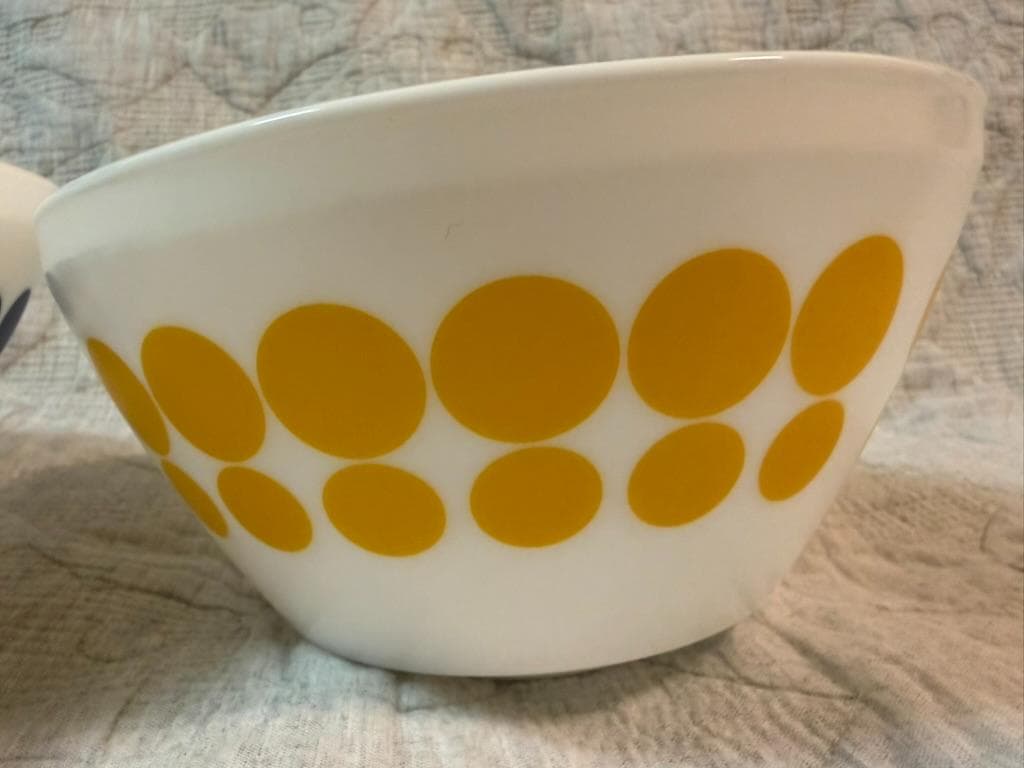 Pyrex Vintage Charm ボウル　２セット