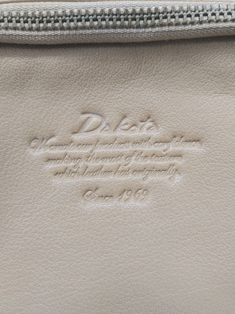 Dakota スクエア型　お財布ポシェット　アミューズ　オーク　ショルダーバッグ