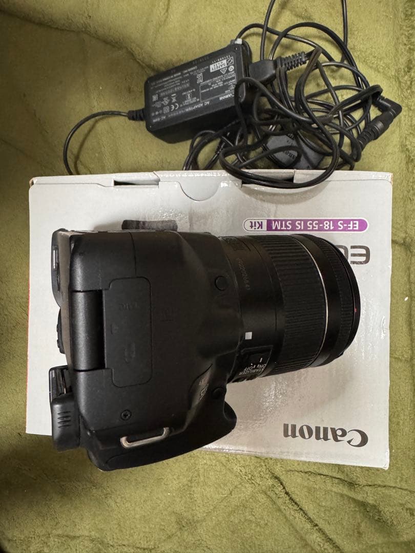 Canon EOS Kiss X9 デジタル一眼レフカメラ　中古