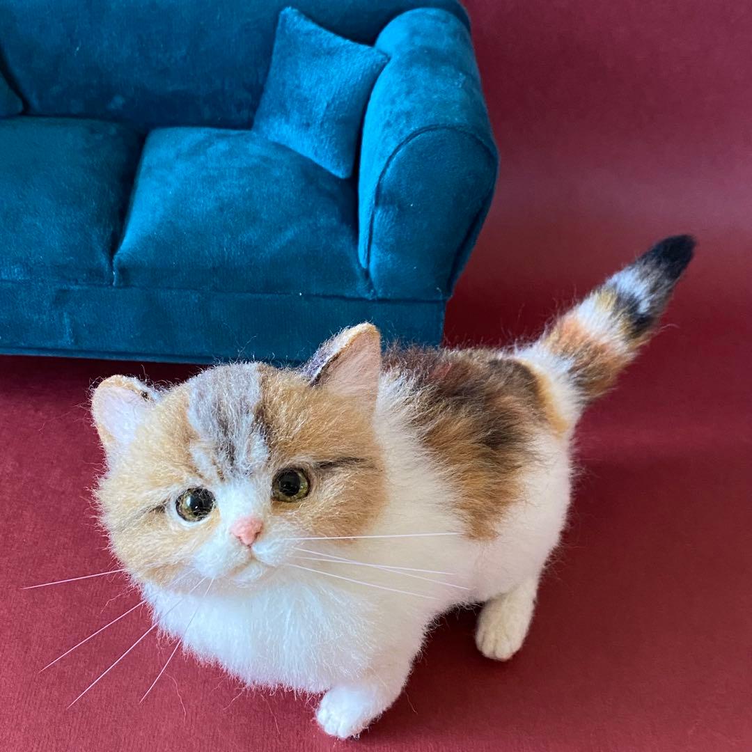 羊毛フェルト猫　全身　リアル可愛い三毛のマンチカン