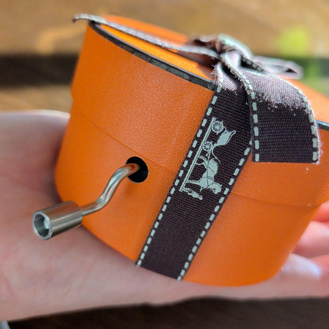 エルメス　HERMES 　非売品　オルゴール　 手巻き　リボン付き丸型