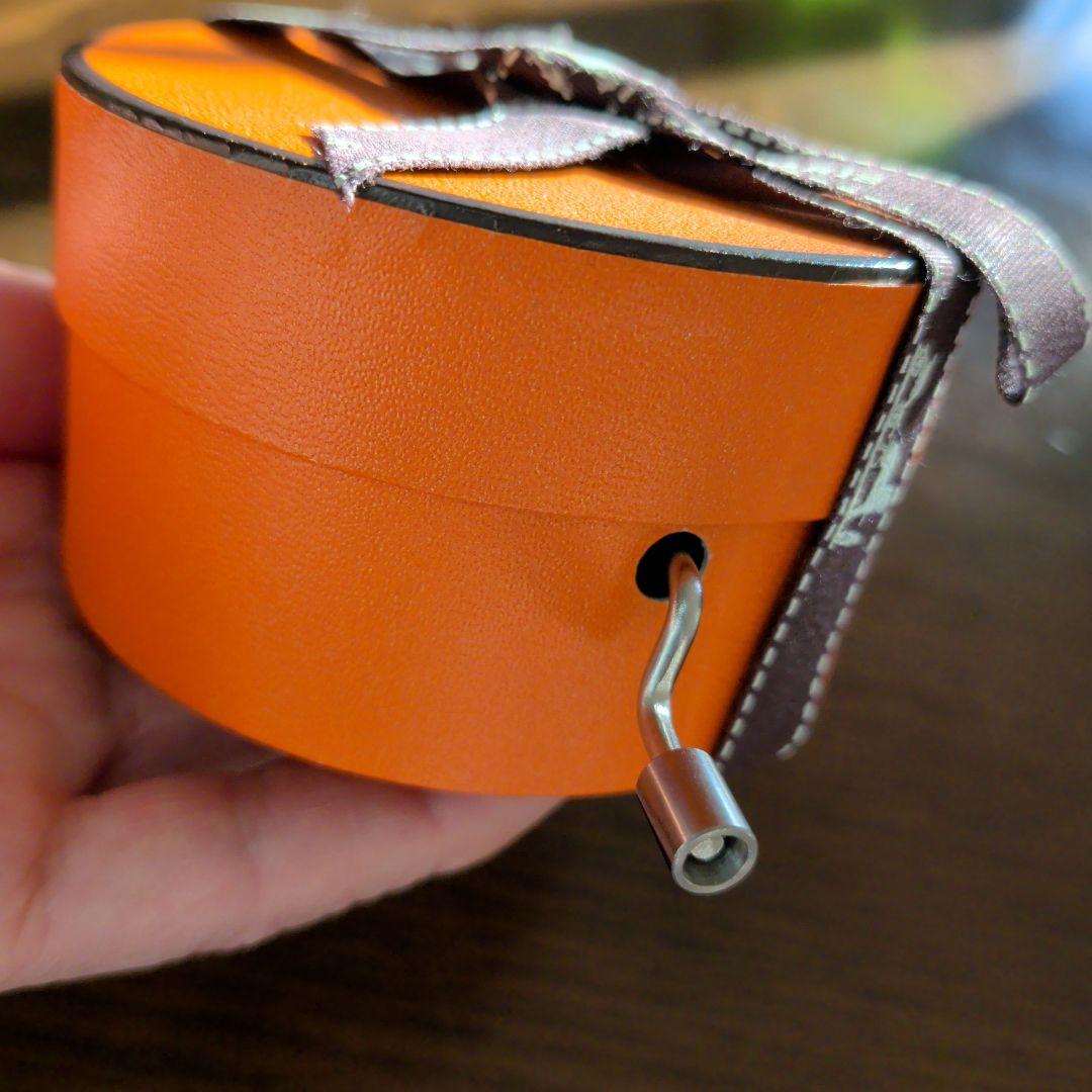 エルメス　HERMES 　非売品　オルゴール　 手巻き　リボン付き丸型