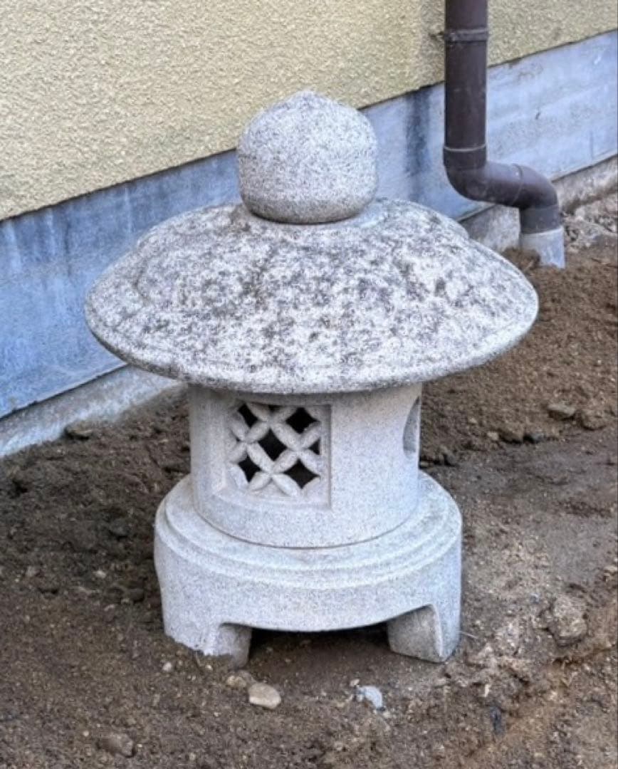 石製灯篭（大、小）・飾り岩（軽石）
