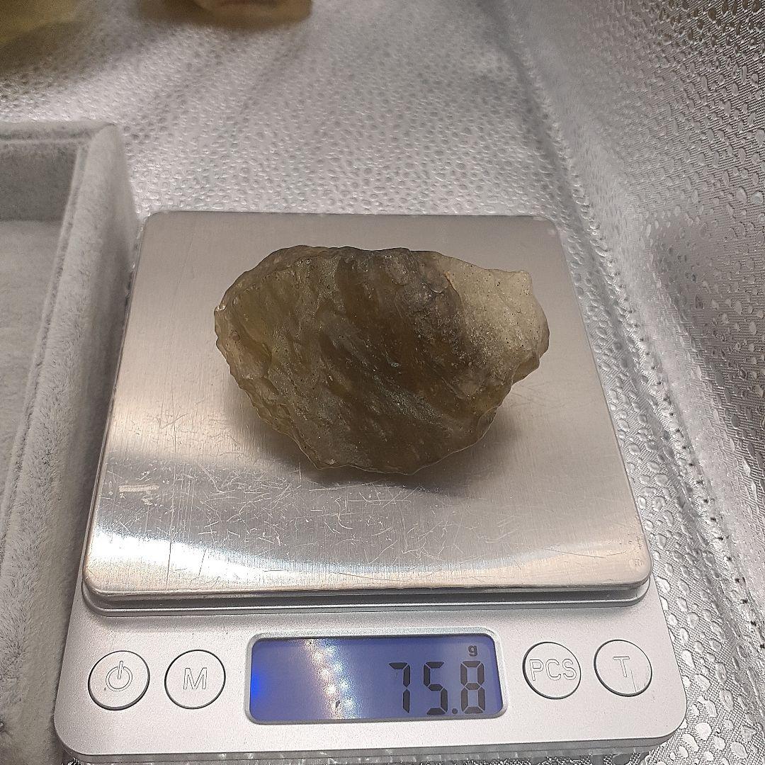 ブラックリビアングラス　原石