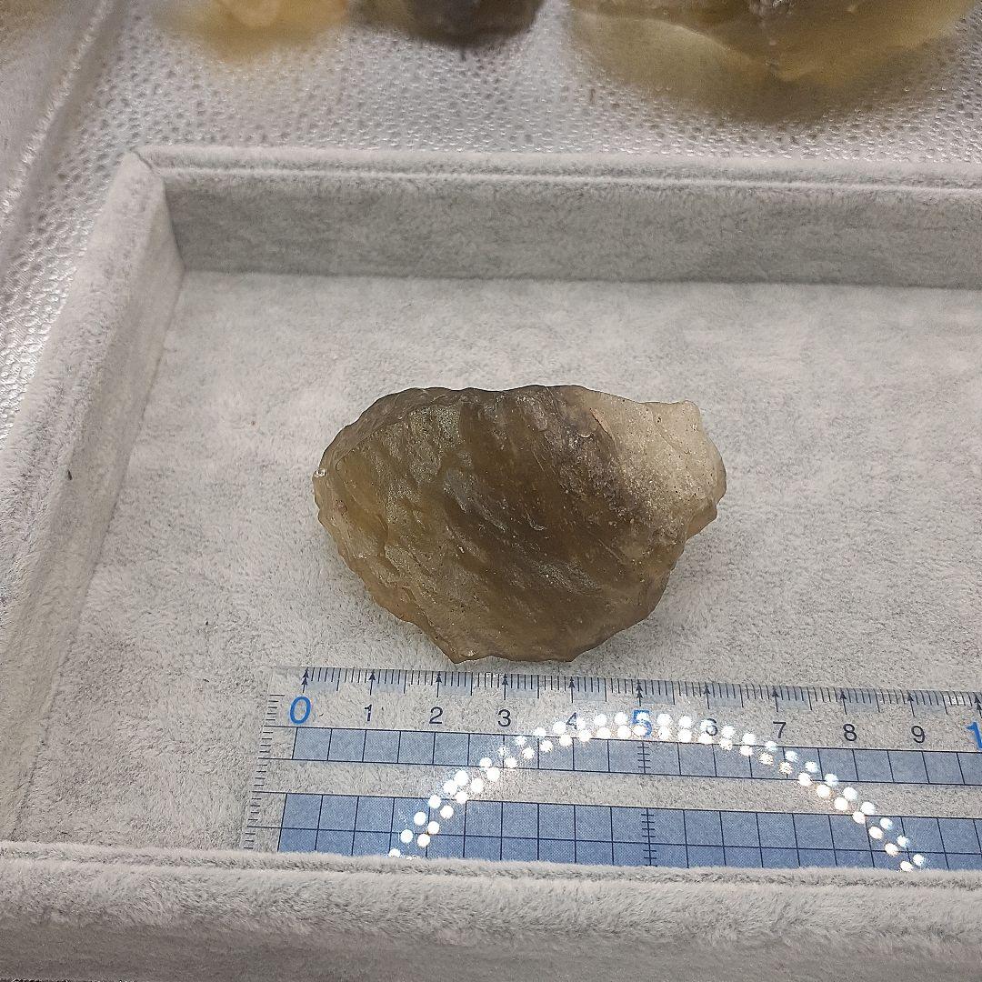 ブラックリビアングラス　原石