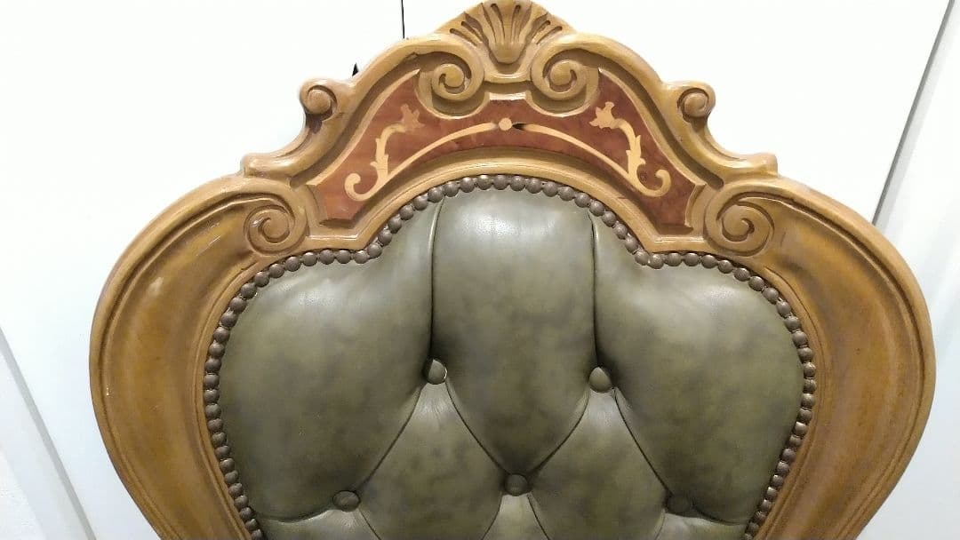 イタリア　革張り　サルタレッリ好きに　象嵌細工　高級ダイニングチェア　猫脚　鋲打