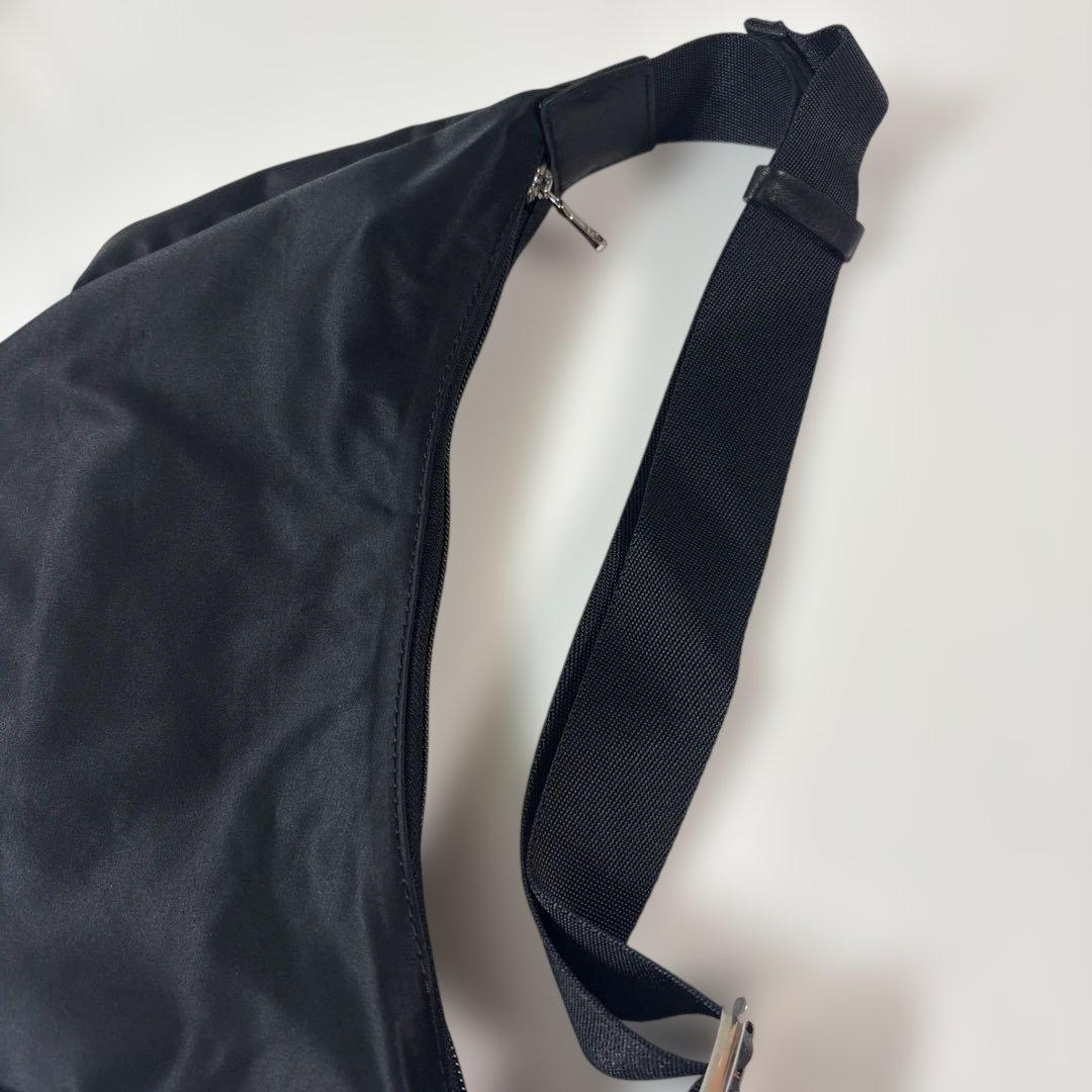 超美品ラシット ナイロン ラウンドショルダーバッグ 金具シルバー