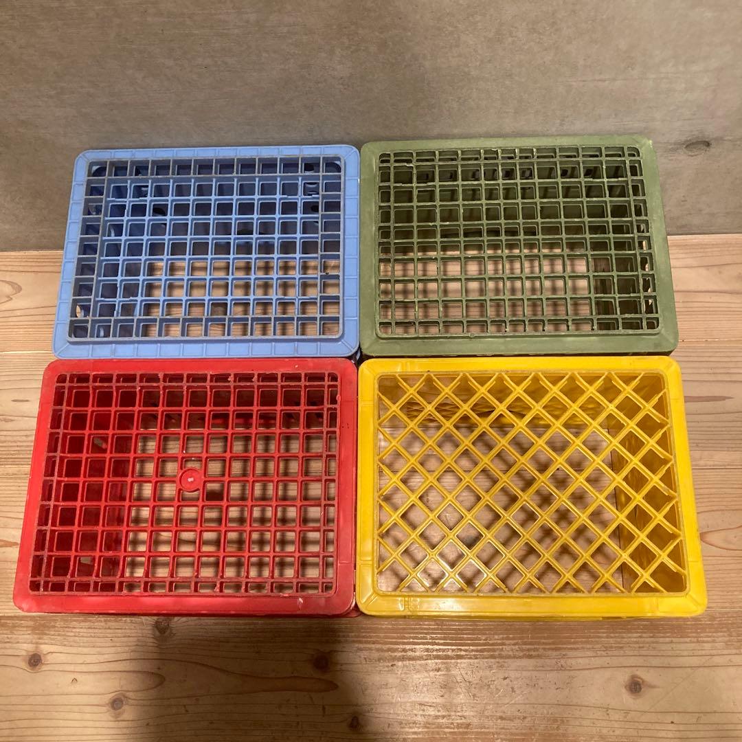 美品　牛乳コンテナ　4個　ケース　ボックス　コンテナ　ビールケース