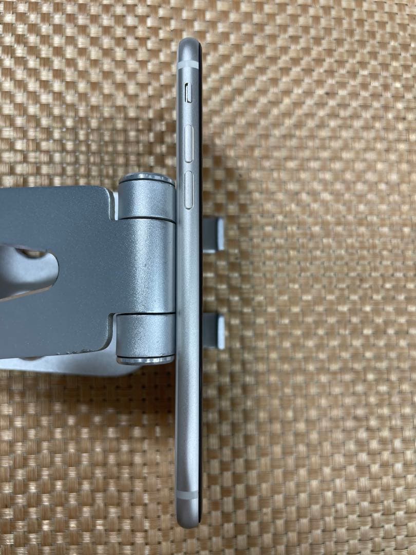 iPhone SE 第3世代 64 GB スターライトSIMフリー【2968】