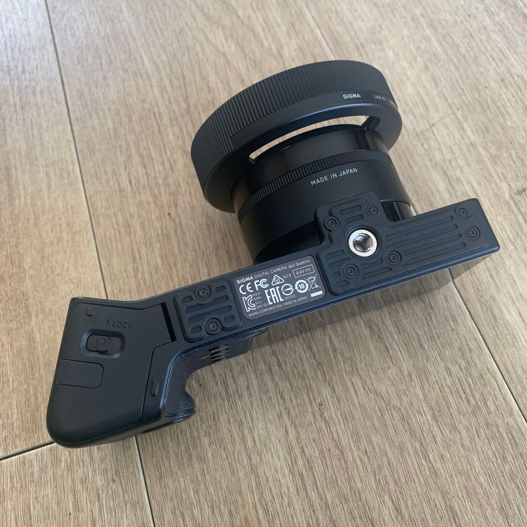 SIGMA dp2 Quattro（バッテリー2個・純正フード・純正ストロボ付）